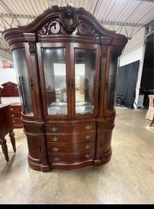 Broyhill Ornate China Cabinet with Glass Doors and Drawers