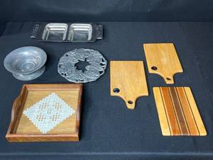 lot 196 image: Mixed Kitchenware Collection with Cutting Boards, Serving Tray, and Metal Bowls