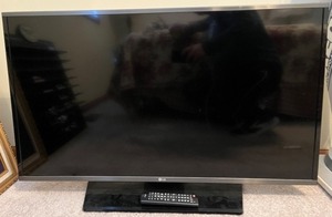 lot 184 image: LG 40-Inch 4�LH5300 LED TV with Remote