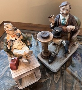 lot 208 image: Set of 2 Vintage Capodimonte Style Porcelain Figurines