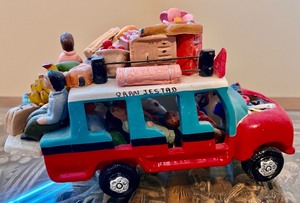 lot 247 image: Colorful Aruba Santa Cruz Souvenir Bus Figurine
