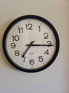 lot 271 image: Seth Thomas Wall Clock with Black Frame, 14-Inch Diameter