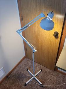 lot 272 image: Adjustable White Floor Lamp with Articulating Arm and Weighted Base