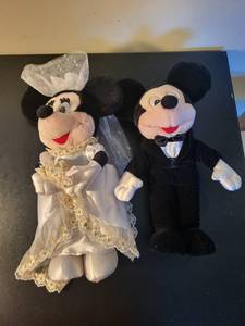 lot 290 image: Disney Mickey and Minnie Mouse Wedding Plush Doll Set 13 Inch