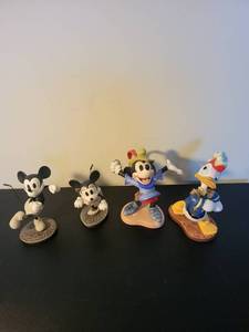 lot 297 image: Set of 4 Walt Disney Classics Collection Figurines Mickey Minnie Donald Figures