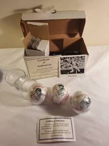 lot 338 image: Mickey Mantle Collector Baseball Set with Certificates and Photos