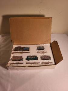 lot 344 image: Set of 6 Miniature Train Cars and Tracks in Original Box