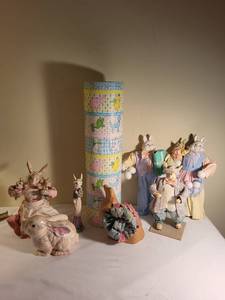 lot 350 image: Easter Bunny Figurine Collection with Springbridge Cottage and Vintage Decor