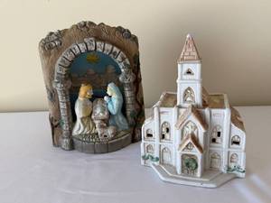 lot 50 image: Nativity Arch Scene with Mary & Joseph & White Ceramic Church Figurine