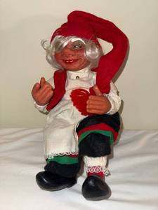 lot 369 image: Santa Claus Plush Doll - 9 in Tall, Vintage Felt Christmas Figure