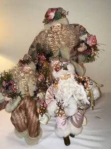 lot 377 image: Santa Claus Figures - Hand-Made Christmas Decor with Floral Bouquets (Lot of 2)