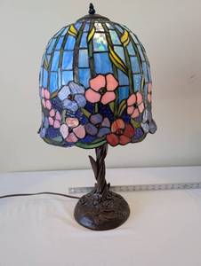 lot 12 image: Tiffany-Style Stained Glass Table Lamp with Floral Design