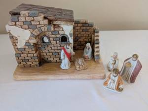 lot 17 image: 1981 Goebel W. Germany Nativity Set for JCPenney with Stable and 5 Figures