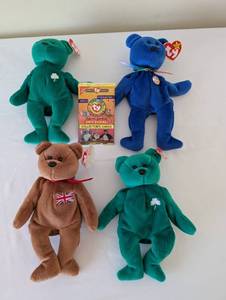 lot 20 image: Set of 4 TY Beanie Babies with Collector Cards - Erin, Britannia, Clubby