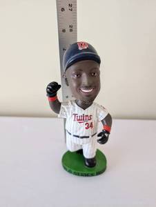lot 37 image: Minnesota Twins Kirby Puckett Limited Edition Bobblehead 2001