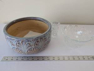 lot 40 image: Lot of 3 Decorative Items Ceramic Planter, Crystal Bowl, and Small Glass Vase