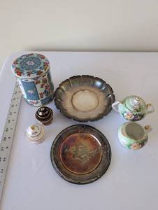 lot 132 image: Mixed Vintage Porcelain and Metal Decor Lot including UCAGCO China and Silver Tone Trays