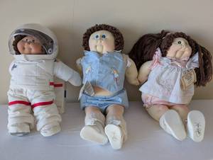 lot 148 image: Lot of 3 Cabbage Patch Kids Dolls with Astronaut and Vintage Outfits