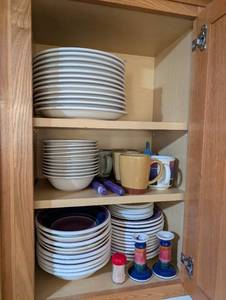 lot 150 image: Furio Italy Dinnerware Set Including Plates, Bowls, Mugs, and Accessories