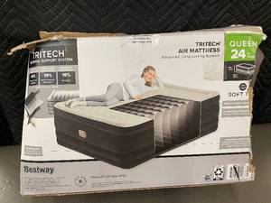 lot 14 image: Bestway TRITECH Air Mattress Queen - Built-In Pump