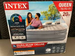 lot 17 image: Intex Dura-Beam Deluxe Queen Airbed - 60in x 80in x 20in