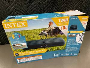 lot 19 image: Intex Twin Dura-Beam Standard Airbed 39x75x10in