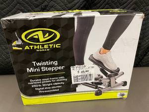 lot 27 image: Athletic Works Twisting Mini Stepper