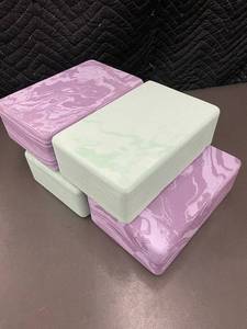 lot 42 image: 4 Yoga Blocks
