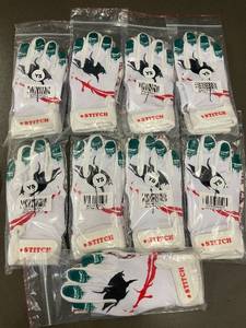 lot 51 image: 9x Stitch Youth Small White Gloves