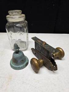 lot 92 image: Vintage door knob, clear cookie jar, brass bell