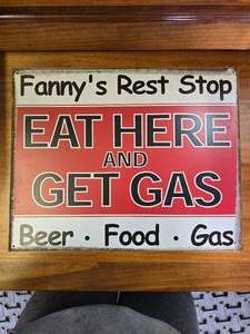 lot 41 image: Sign, FANNYS REST STOP