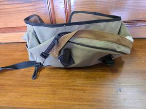 lot 54 image: FlyFish Belt Like New