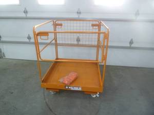 lot 15 image: Wolverine Rolling Shop Cart 36