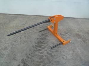 lot 136 image: Wolverine 3 Point Bale Spear 32