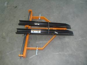 lot 79 image: Wolverine 3 Point Folding Pallet Fork