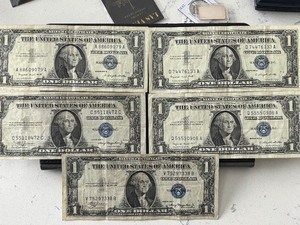 lot 8 image: Blue Seal $1 Dollar Silver Certificates