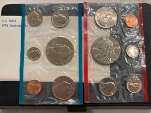 lot 93 image: 1976 P & D Mint Sets