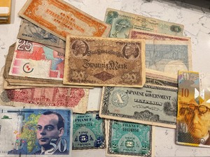 lot 71 image: Foreign Currency
