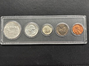 lot 84 image: 1964 Mint Set