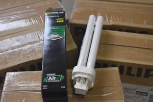 lot 18 image: Fluorescent Lamps