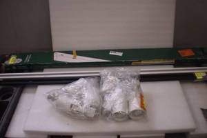 lot 30 image: Trck Lighting and fluorescent Light