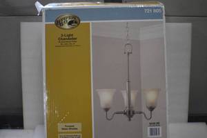 lot 35 image: 3 Light Chandelier