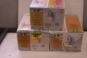 lot 37 image: Wall Sconce