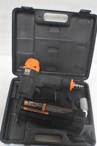 lot 90 image: WEN 61722K 18-Gauge 2-in-1 Pneumatic 2-Inch Brad Nailer and 14-Inch Crown Stapler