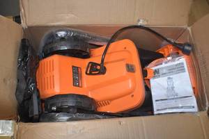 lot 95 image: WEN 41119 Electric Wood Chipper and Shredder, 15-Amp with 12-Gallon Collection Bag