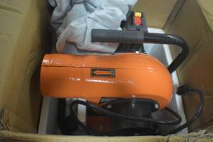 lot 98 image: WEN DC3401 5.7-Amp 660 CFM Rolling Dust Collector with 12-Gallon Bag and Optional Wall Mount