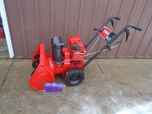 Toro 4/24 snow blower. Good older unit. Tested & works. As shown.