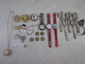 lot 101 image: (CNTR) Assorted Broaches Etc, Token...