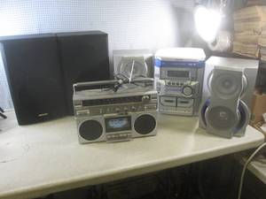 lot 109 image: (EW5) Sharp CD-BA250 Stereo with Sp...