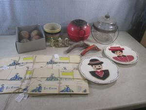 lot 111 image: (A-2) Assorted Vintage Items...